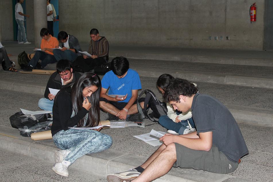 Jóvenes de Ingeniería participan de los talleres del Puente 2010