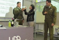 Carabineros realizó prueba demostrativa de alcotest para alumnos Prueba de alcotest