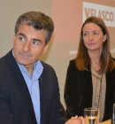 El precandidato presidencial Andrés Velasco junto a su señora, la periodista Consuelo Saavedra