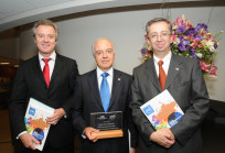 UDD realiza lanzamiento del Reporte Mundial GEM 2014 Federico Valdés, Hernán Cheyre y Tomás Flores