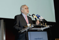 Ministro Burgos se presentó en seminario sobre cambios a la Constitución