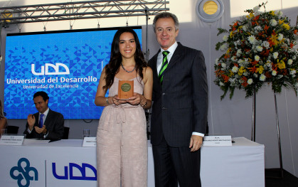 El rector Federico Valdés junto a Magdalena Latorre