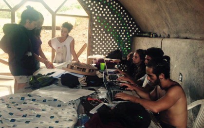 Alumnos de Arquitectura en Isla de Pascua