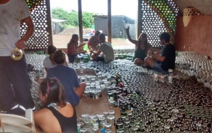 Alumnos de Arquitectura en Isla de Pascua