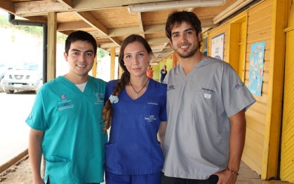 Manuel Velásquez, Constanza Saavedra y Christopher Price.