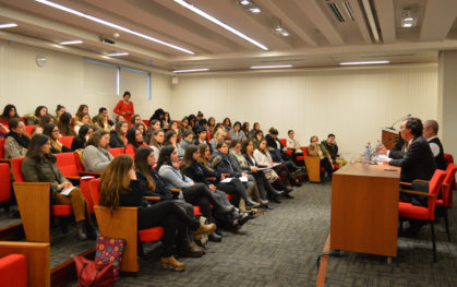 Facultad de Educación organizó debate sobre carrera docente