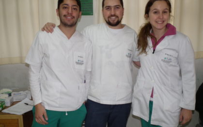 Cristóbal Sat, José Muñoz y María Olaya Brito en Sonríe UDD en María Pinto.