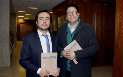 Los autores del libro Mauricio Bravo y Mauro Salazar