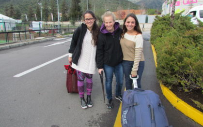 Teresita Fuenzalida (Medicina), Consuelo Harz (Fonoaudiología) y Yael Dimonte (Medicina), Trabajos Voluntarios UDD a Chépica (VI Región).