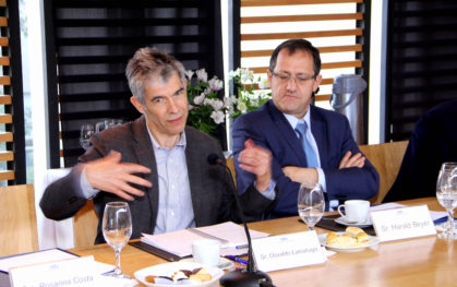 Osvaldo Larrañaga y Harald Beyer