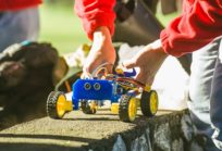 Alumnos de Ingeniería realizaron carrera de Autos Robots
