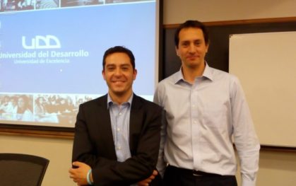 Expositor, Guido Larson y Cristian Van Rysselberghe, director de Educación Continua y Extensión (Charla Norcorea)