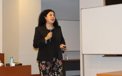Paola Santander, jefa Gestión de Colecciones, Investigación y Publicación Académica de la Biblioteca de Derecho y Comunicaciones de la Universidad Católica de Chile