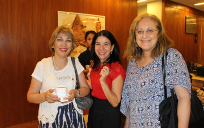 Paola Massaro, directora de Bibliotecas UDD junto a asistentes del segundo seminario de Sistema de Bibliotecas