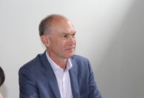 Académico de Stanford John Mitchell visitó la UDD