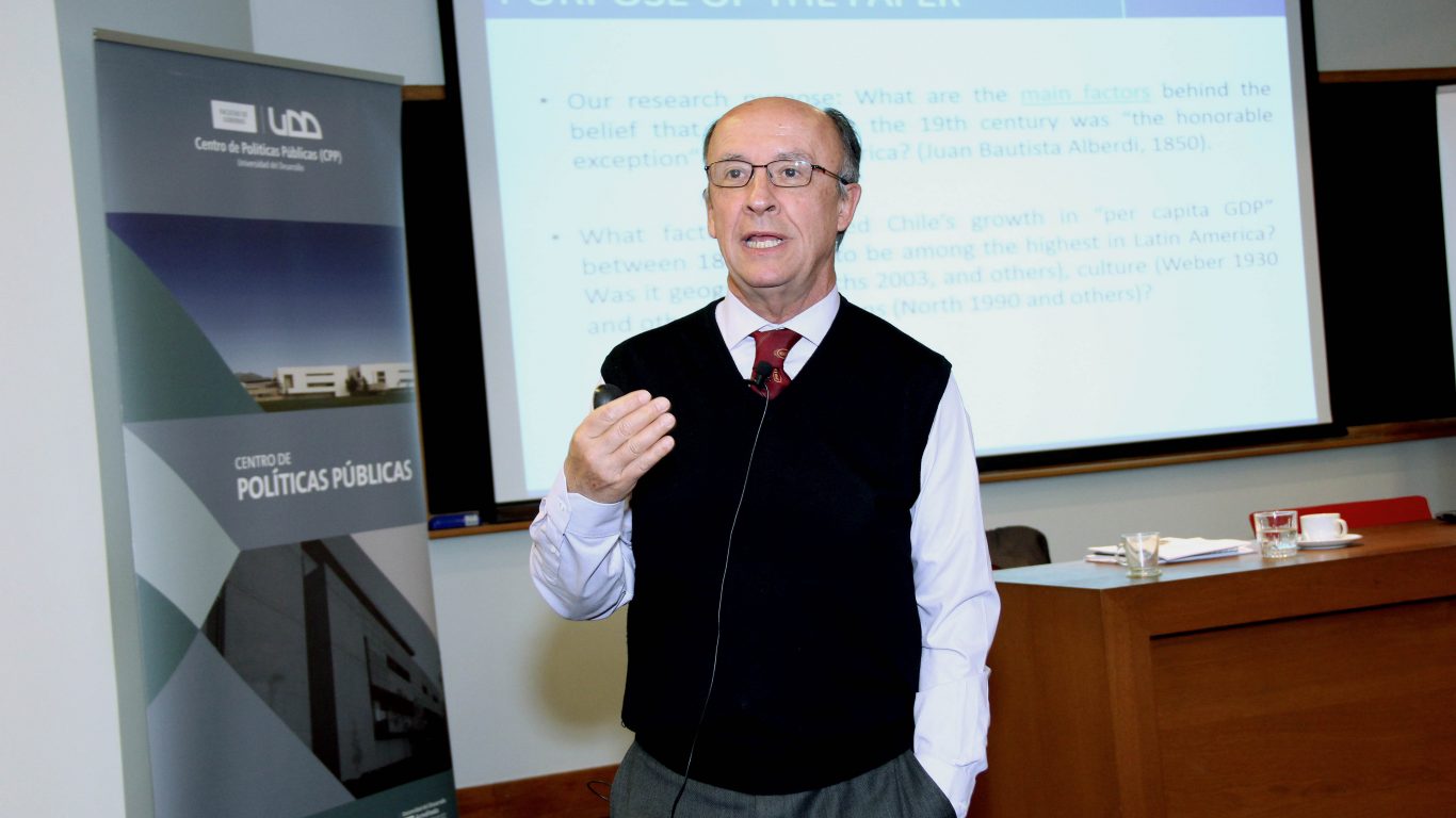 Michael Munger se presentó en Congreso de Economía Política UDD