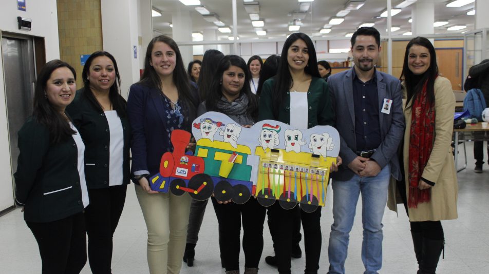 Alumnas destacan en concurso regional de Salud Bucal