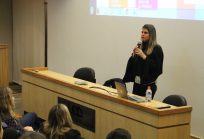 Carolina del Real impactó a los alumnos con su relato vivencial del VIH y el autocuidado