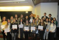 UDD y Santander entregaron becas internacionales a alumnos