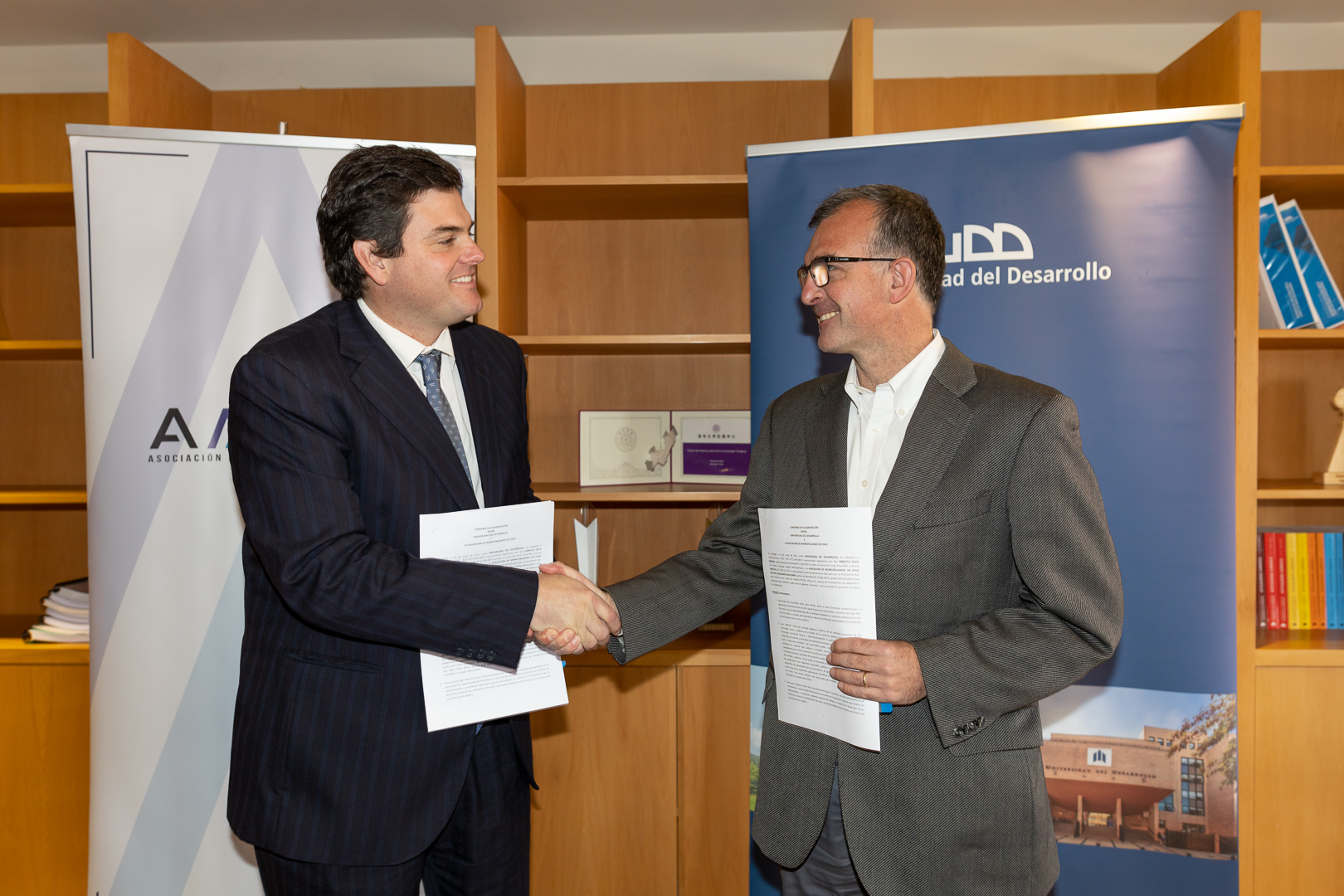 UDD y AMUCH firman convenio para fortalecer acciones de apoyo a la ...