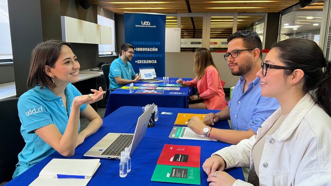Centro de atención al Postulante UDD