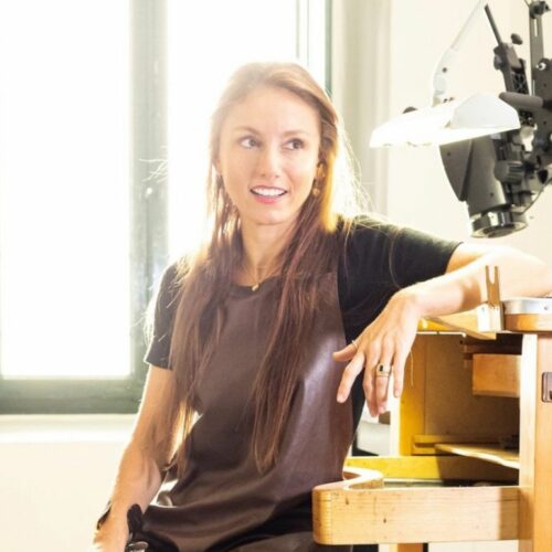 Joyas “made in Italy”: el arte de Constance Schürch, alumni de Diseño UDD 