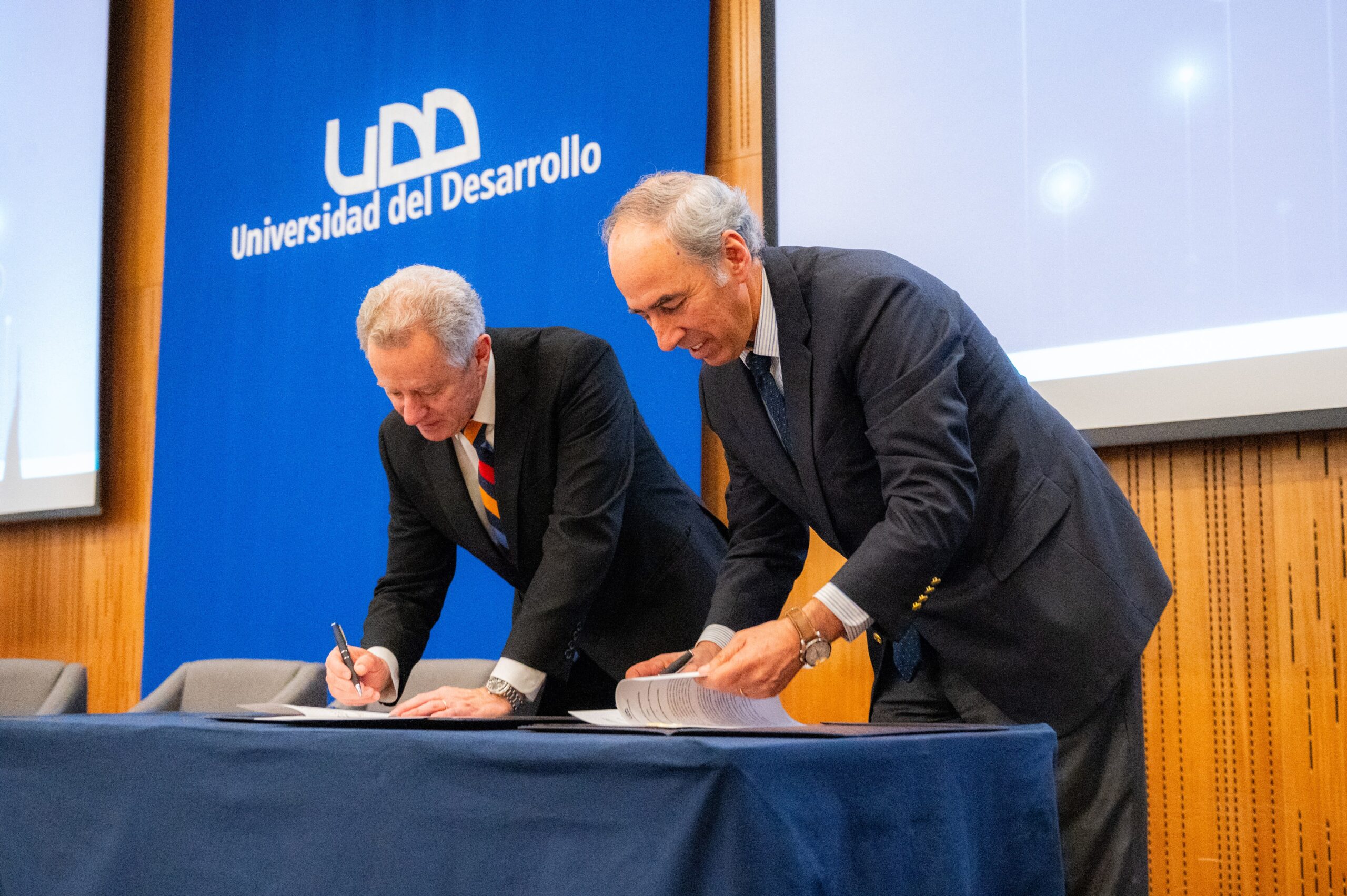 UDD y CPC firman convenio para desarrollar proyectos de colaboración - UDD