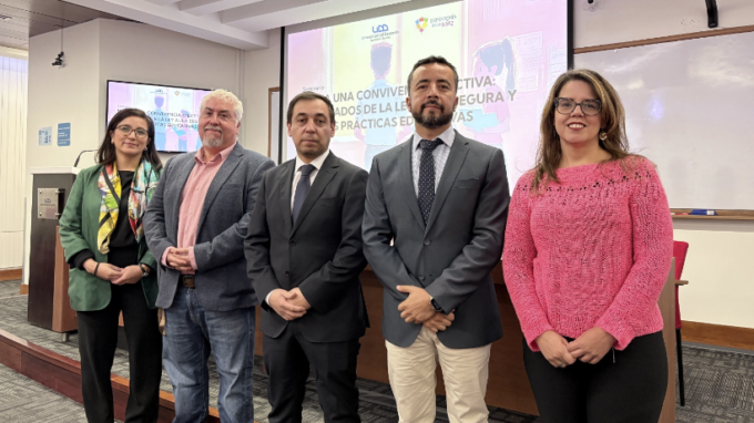 Investigadores de las facultades de Educación y Psicología UDD junto a la Defensoría de la Niñez debatieron sobre los resultados de la Ley Aula Segura