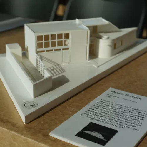 Arquitectura UDD trae a Santiago exposición de maquetas de Le Corbusier